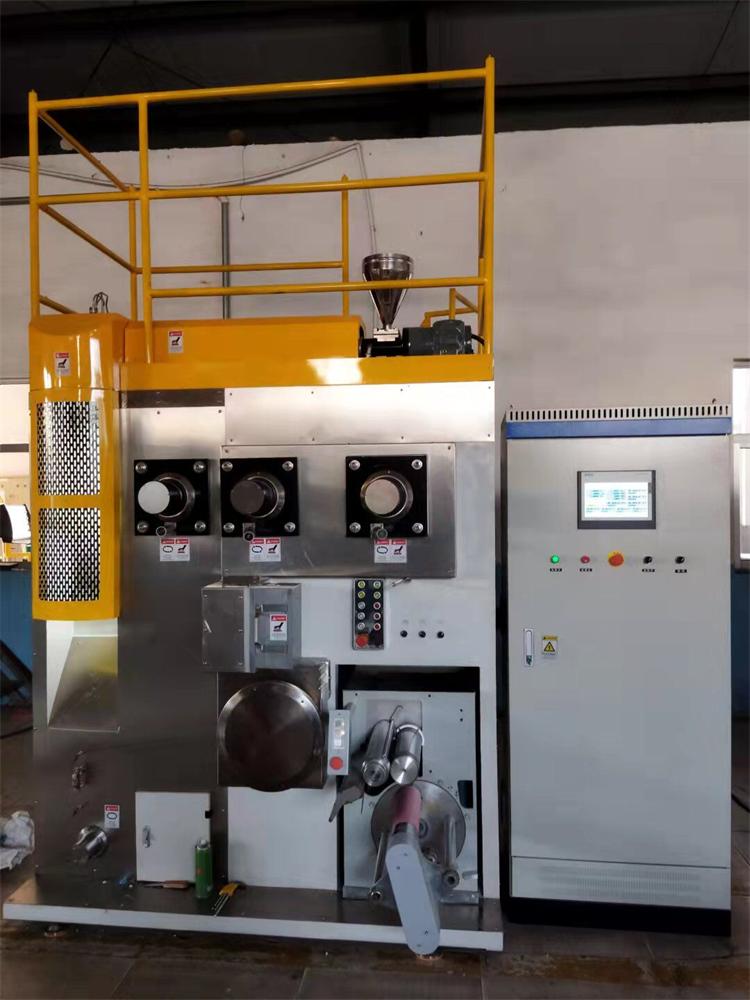 BCF纺丝机调试成功.jpg BCF纺丝机调试成功.jpg